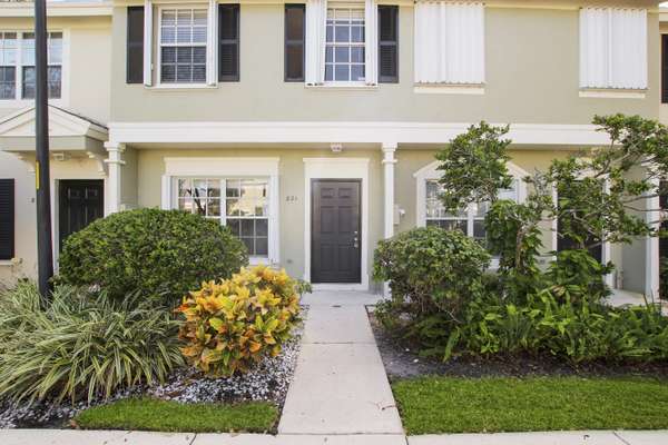 Delray Beach, FL 33483,821 Kokomo Key LN