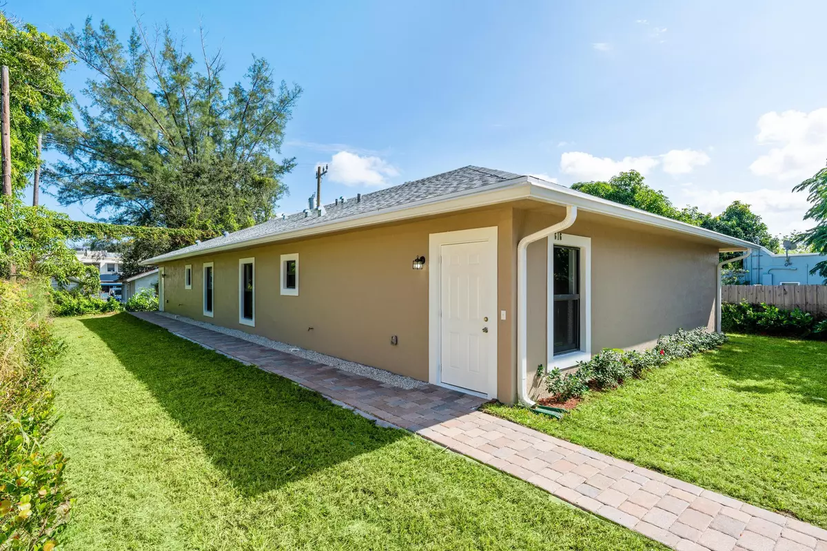 Lake Worth Beach, FL 33460,616 S Pine ST B