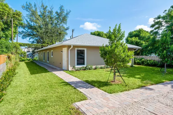 Lake Worth Beach, FL 33460,616 S Pine ST B