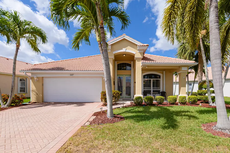 587 NW Lambrusco DR, Port Saint Lucie, FL 34986