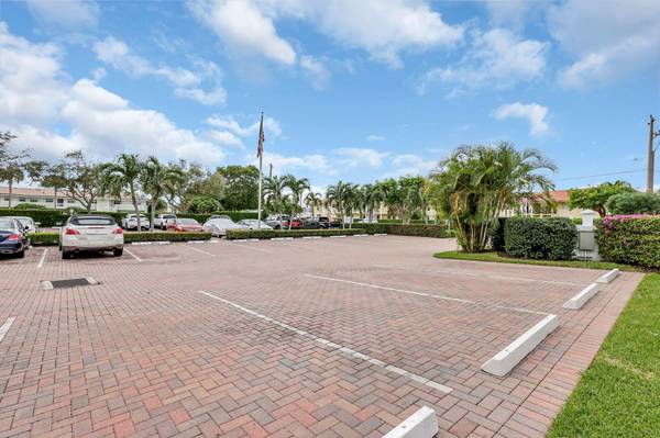 North Palm Beach, FL 33408,60 Yacht Club DR 106