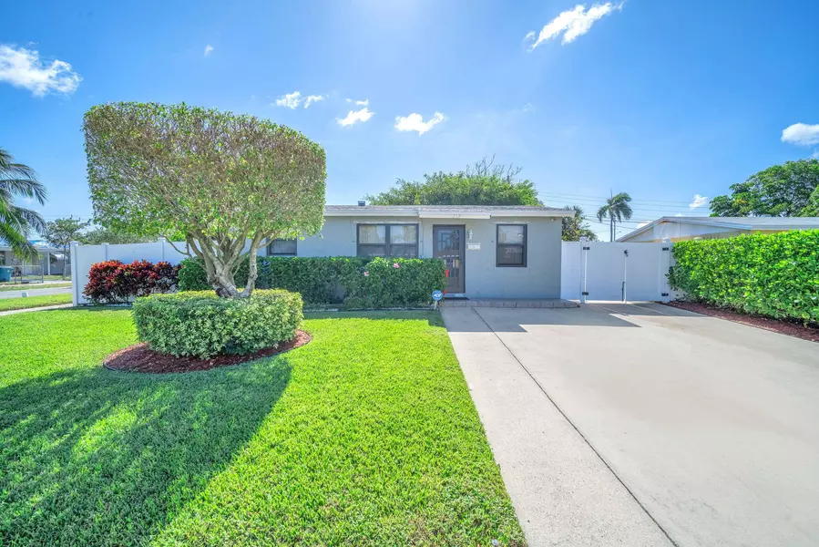 212 NW 11th AVE, Boynton Beach, FL 33435