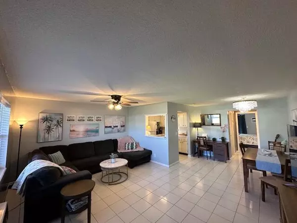 Boynton Beach, FL 33435,300 Horizons W 102