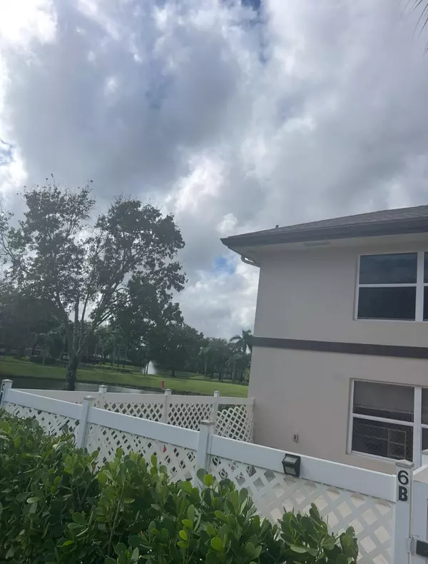 Royal Palm Beach, FL 33411,6 Amherst CT B