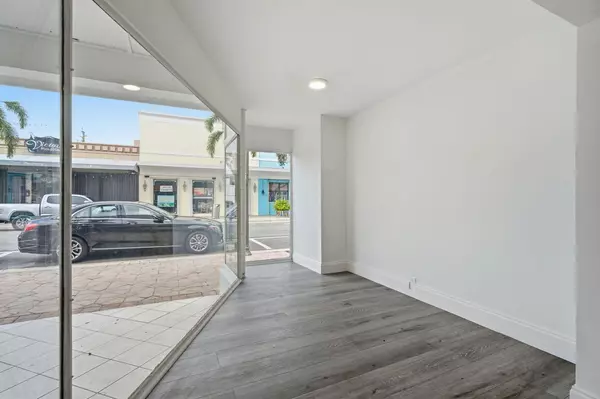 Lake Worth Beach, FL 33460,805 Lake AVE