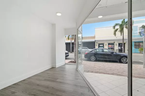 Lake Worth Beach, FL 33460,805 Lake AVE