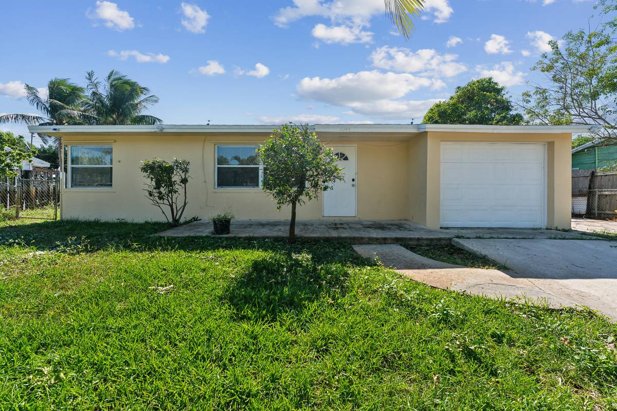 Delray Beach, FL 33445,2044 SW 12th CT