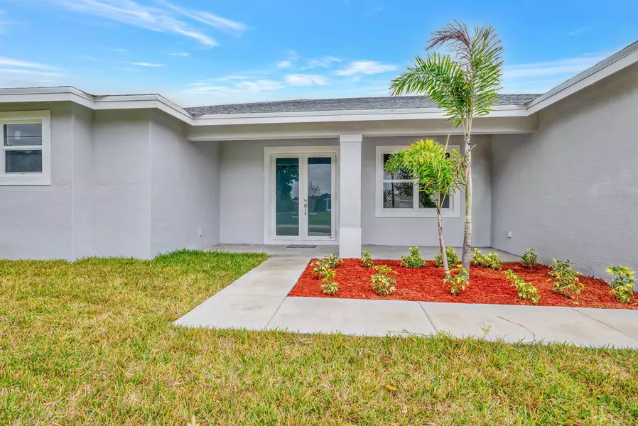 455 SE Whitmore DR, Port Saint Lucie, FL 34984