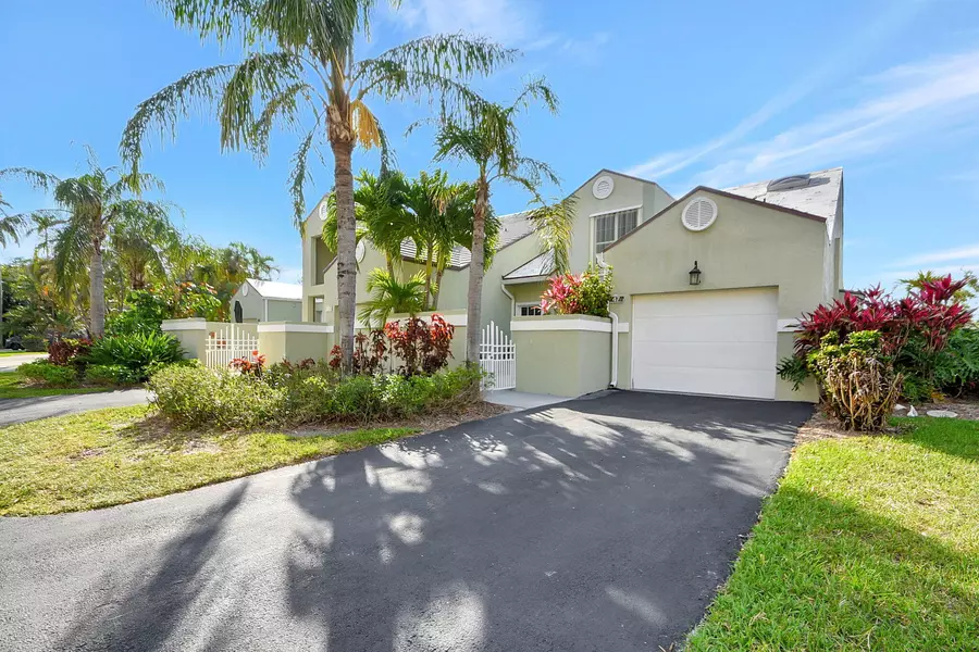 47 N Lakeshore DR, Hypoluxo, FL 33462