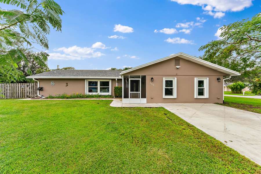 366 SE Galleon LN, Port Saint Lucie, FL 34953