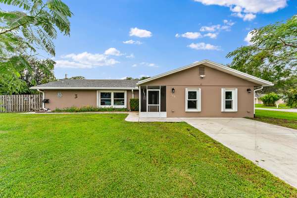 366 SE Galleon LN, Port Saint Lucie, FL 34983