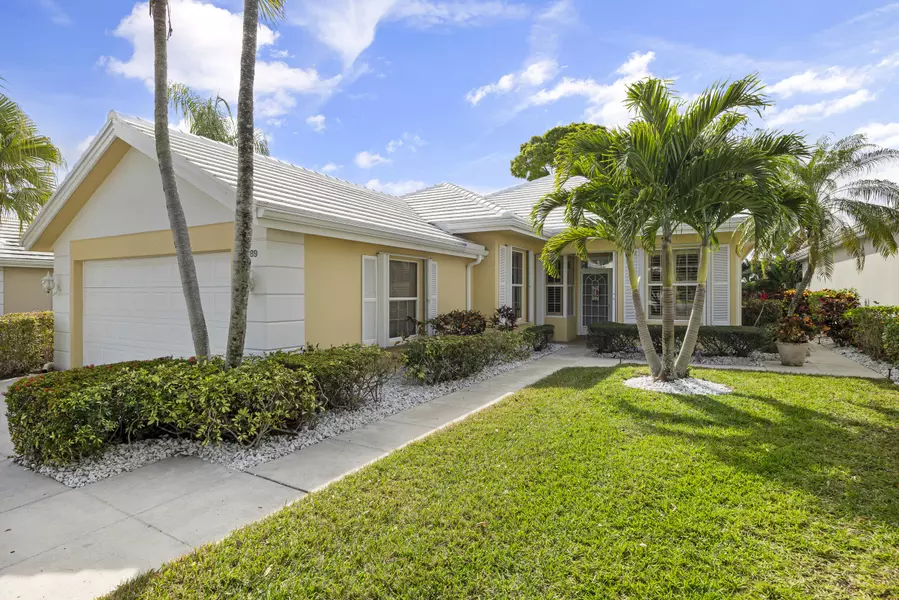 8589 Doverbrook DR, Palm Beach Gardens, FL 33410