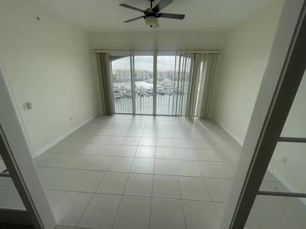 Fort Pierce, FL 34949,9 E Harbour Isle Dr Unit Ph04