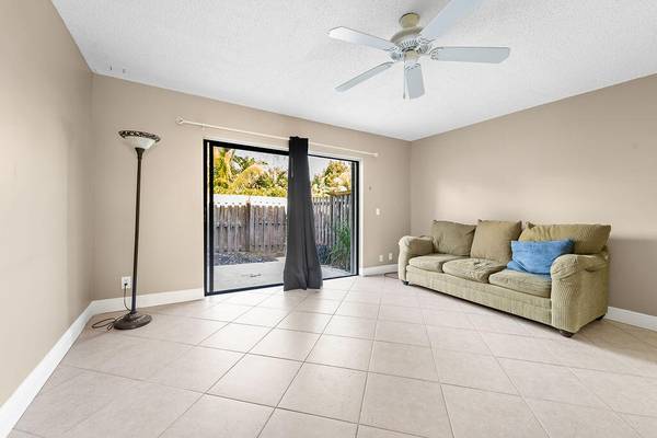 Tequesta, FL 33469,412 N Cypress DR 14