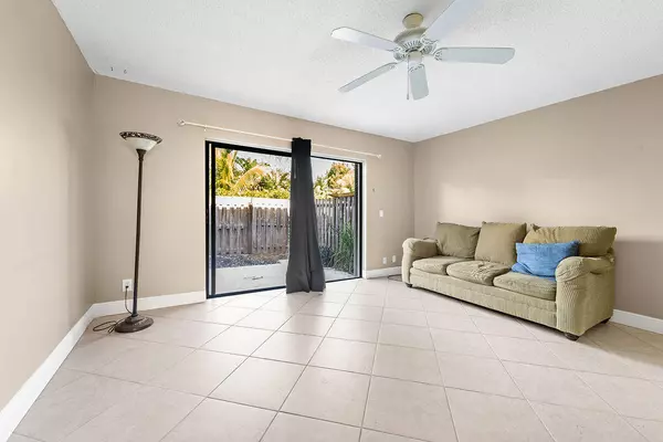 Tequesta, FL 33469,412 N Cypress DR 14