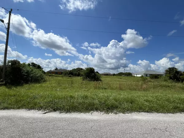 Lehigh Acres, FL 33974,350 Poplar ST