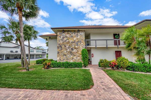 620 Greensward LN 104-K, Delray Beach, FL 33445