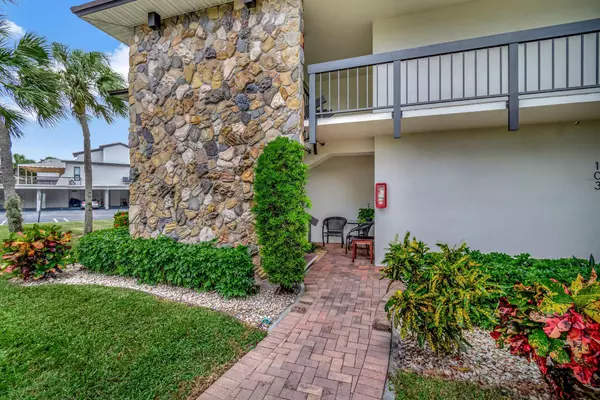 Delray Beach, FL 33445,620 Greensward LN 104-K