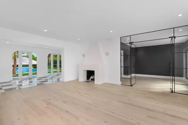 Palm Beach, FL 33480,1246 N Lake WAY