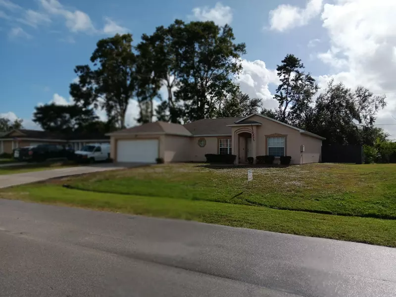 832 SW Trouville AVE, Port Saint Lucie, FL 34953