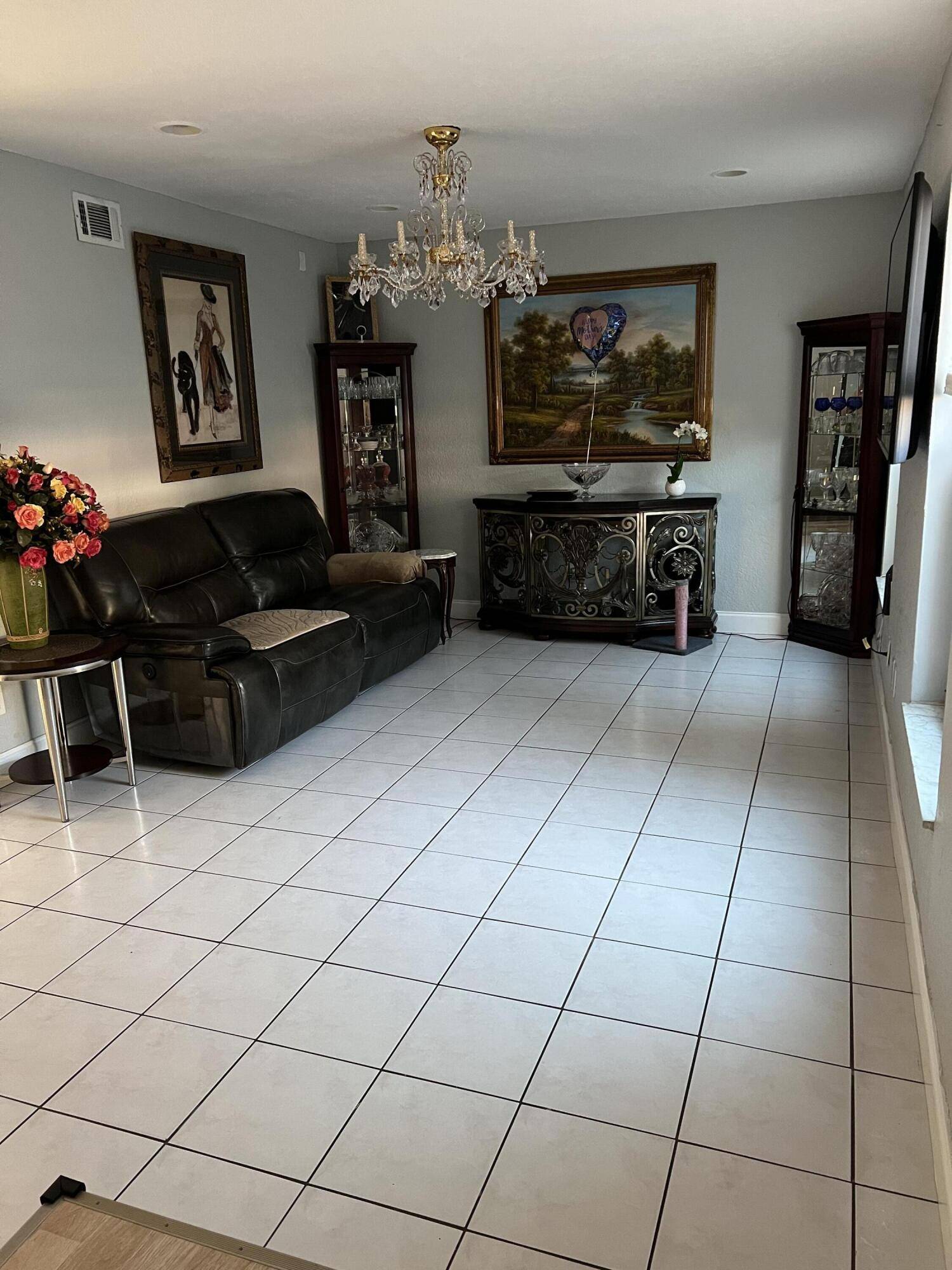 20 Laredo PL 2-1, Davie, FL 33324