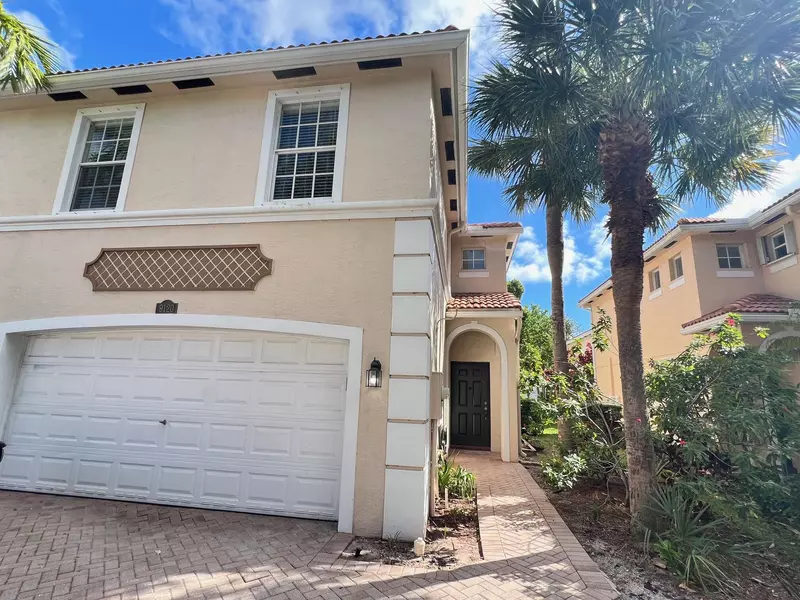 9120 Villa Palma LN, West Palm Beach, FL 33418