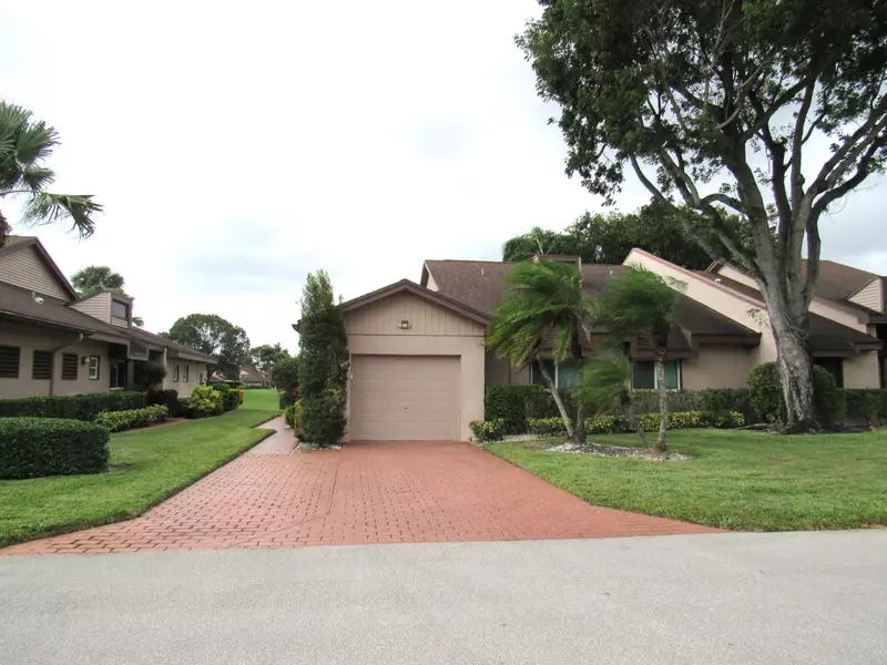 4729 S Fountains DR, Lake Worth, FL 33467