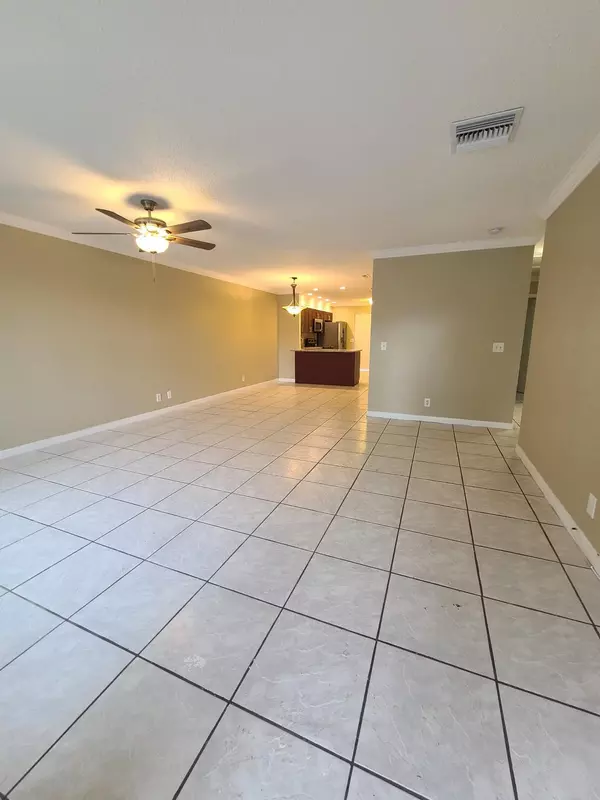 4762 Orleans CT B, West Palm Beach, FL 33415