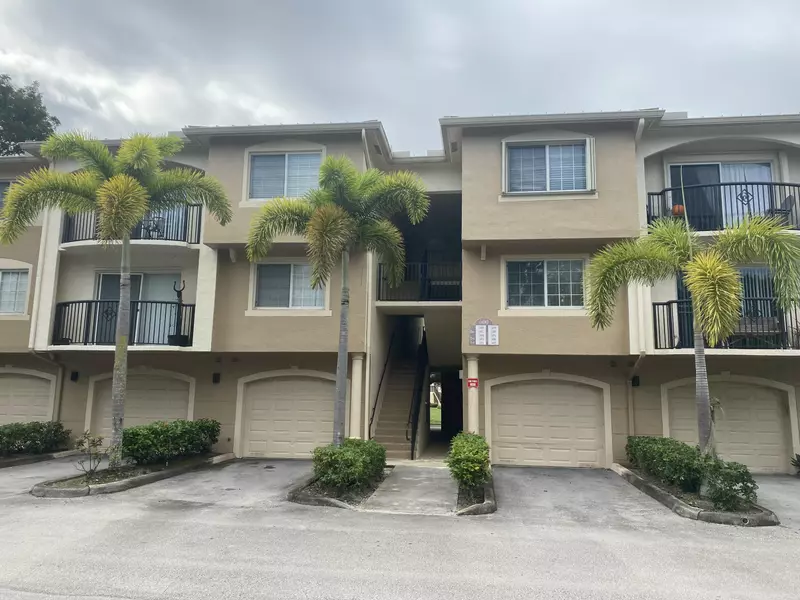 500 Crestwood CT 508, Royal Palm Beach, FL 33411