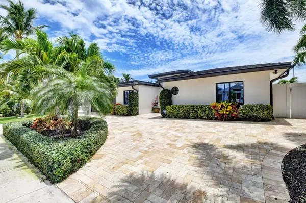 Boca Raton, FL 33487,784 NE 71st ST