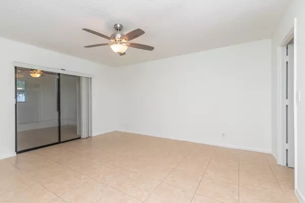 Lake Worth, FL 33463,5875 Triphammer RD