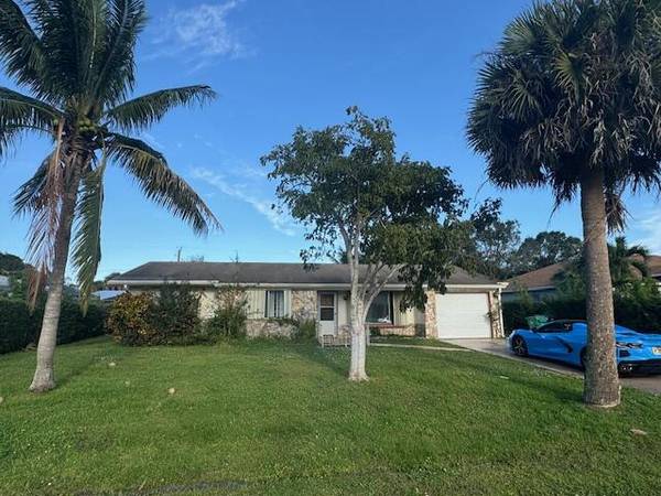 2285 SE Seafury LN, Port Saint Lucie, FL 34952