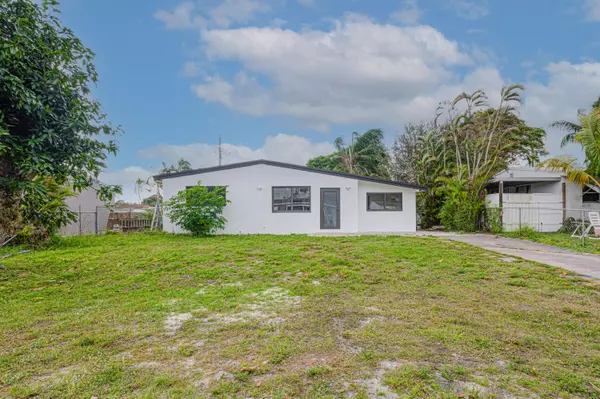 4268 Winchester LN, West Palm Beach, FL 33406