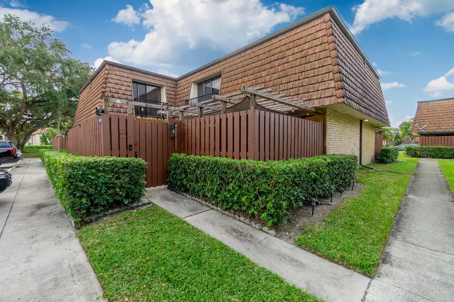 1201 12th LN, Greenacres, FL 33463