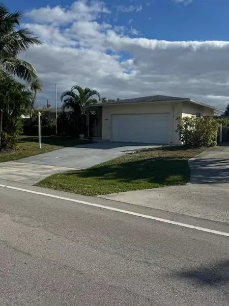 3914 Holly DR, Palm Beach Gardens, FL 33410