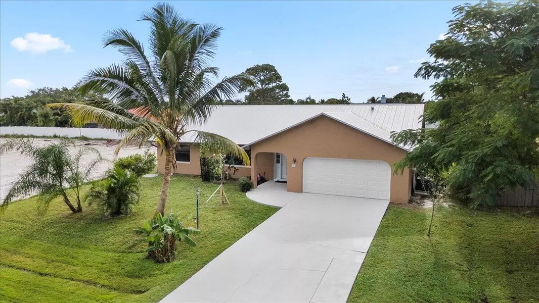 582 SE Faith TER, Port Saint Lucie, FL 34983