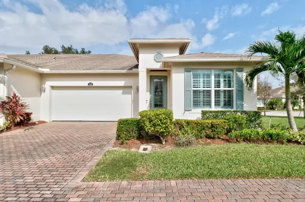 7468 Oak Crest LN, Vero Beach, FL 32966