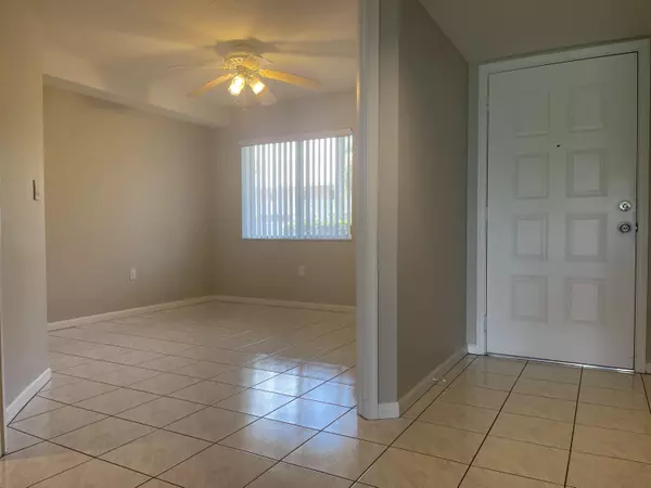 Boynton Beach, FL 33437,5952 Regal Glen DR 103