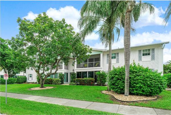 301 Venetian DR 13, Delray Beach, FL 33483