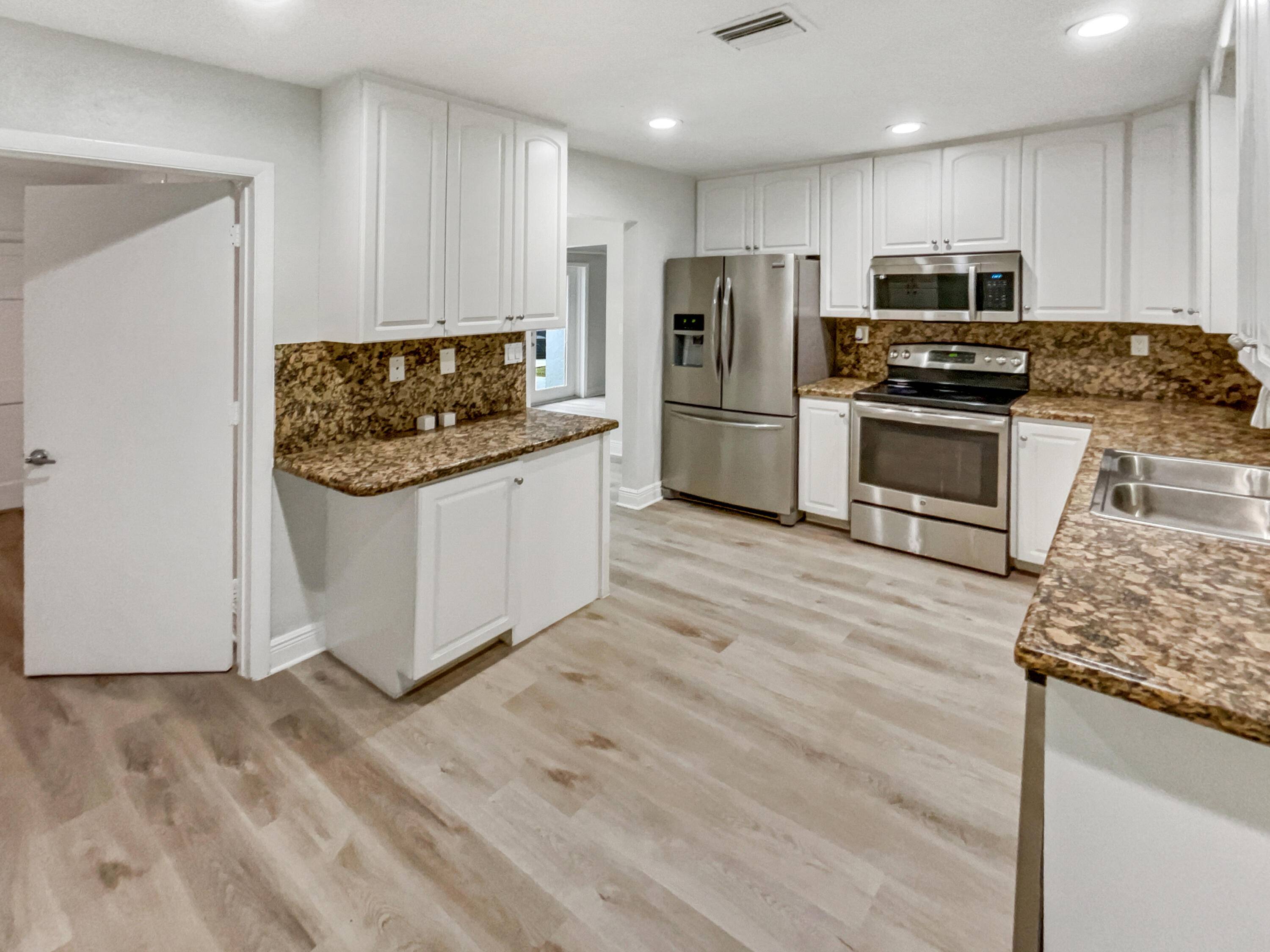 Tamarac, FL 33319,5305 W Palm CIR