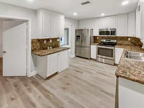 Tamarac, FL 33319,5305 W Palm CIR