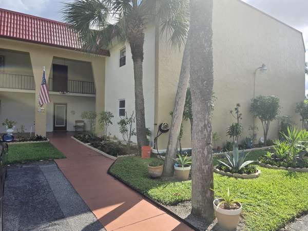 112 Lake Dora DR, West Palm Beach, FL 33411