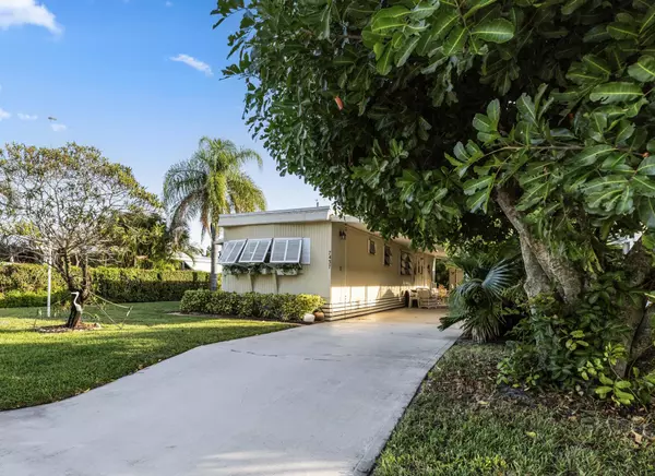 7437 SE Swan AVE,  Hobe Sound,  FL 33455