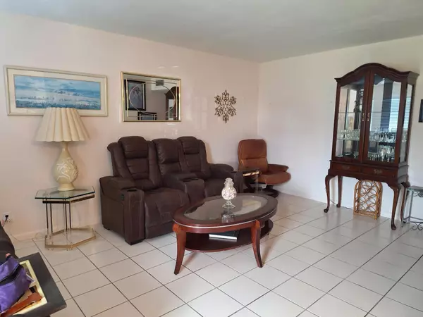 127 Dorchester F CLB, West Palm Beach, FL 33417