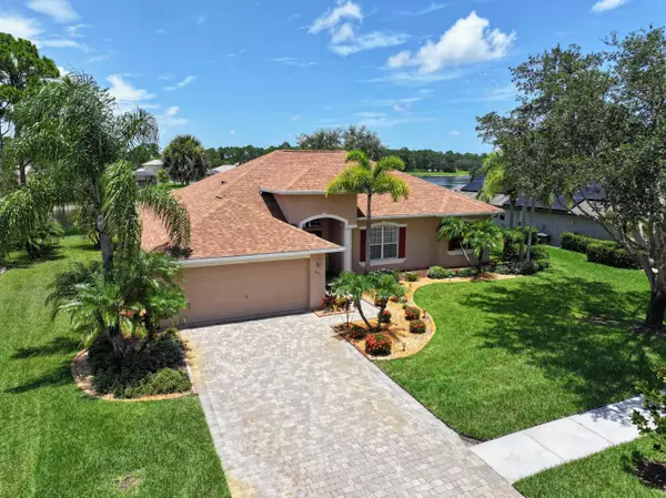 Palm Bay, FL 32909,241 SE Devlin CT