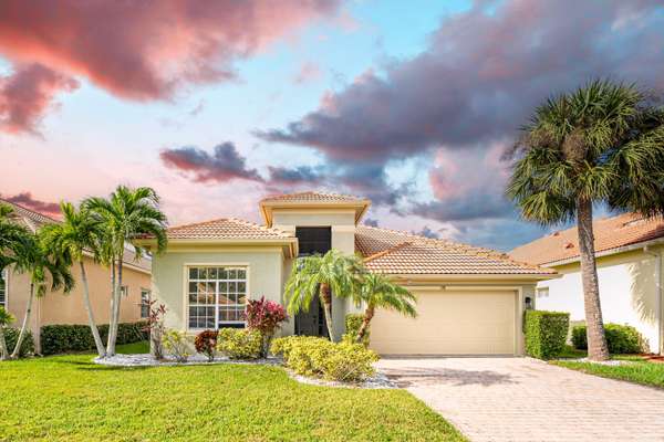 370 NW Stratford LN, Port Saint Lucie, FL 34983