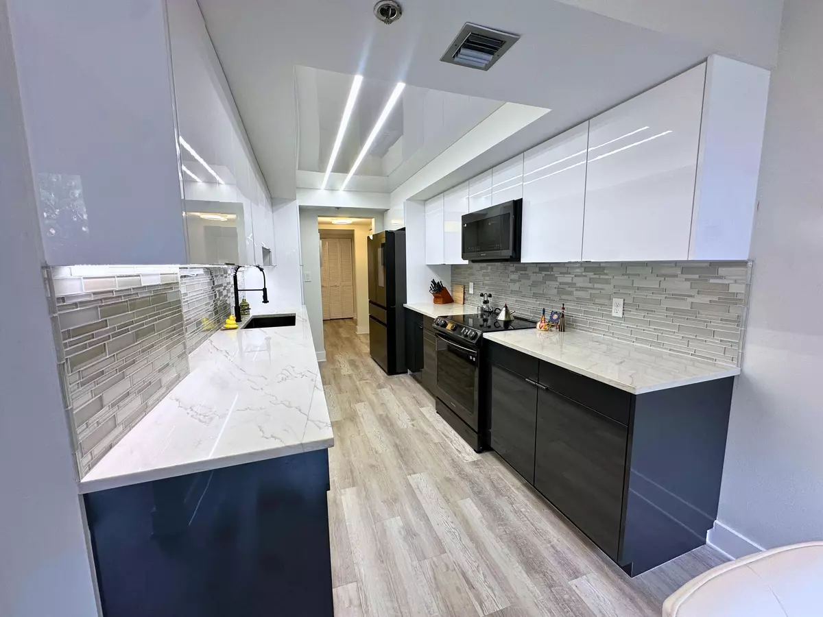 Boca Raton, FL 33434,20080 Boca West DR 414