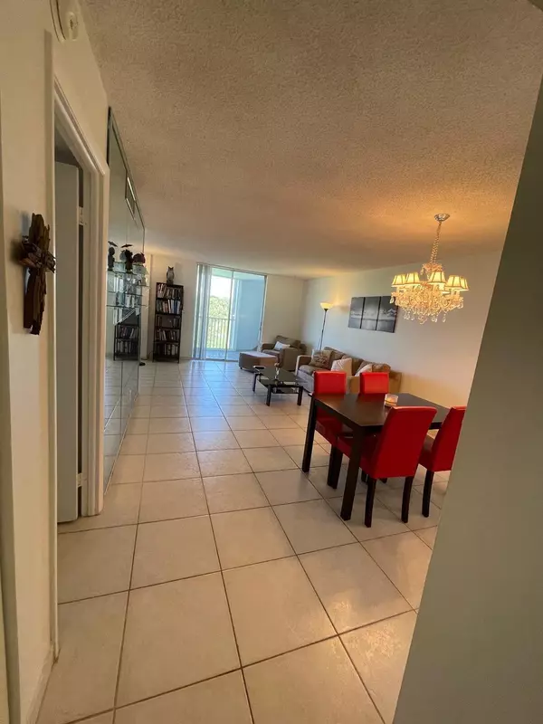 Boca Raton, FL 33487,250 NW 67th ST 320