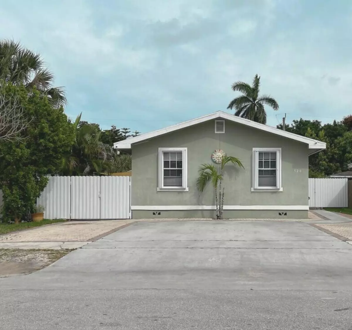 Lake Worth, FL 33463,520 Walker AVE