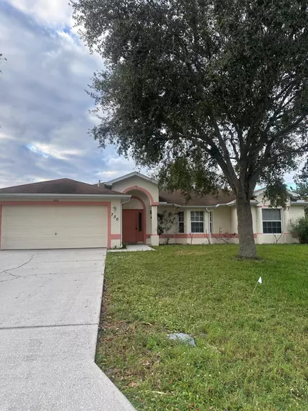 750 SW Tupper LN, Port Saint Lucie, FL 34953